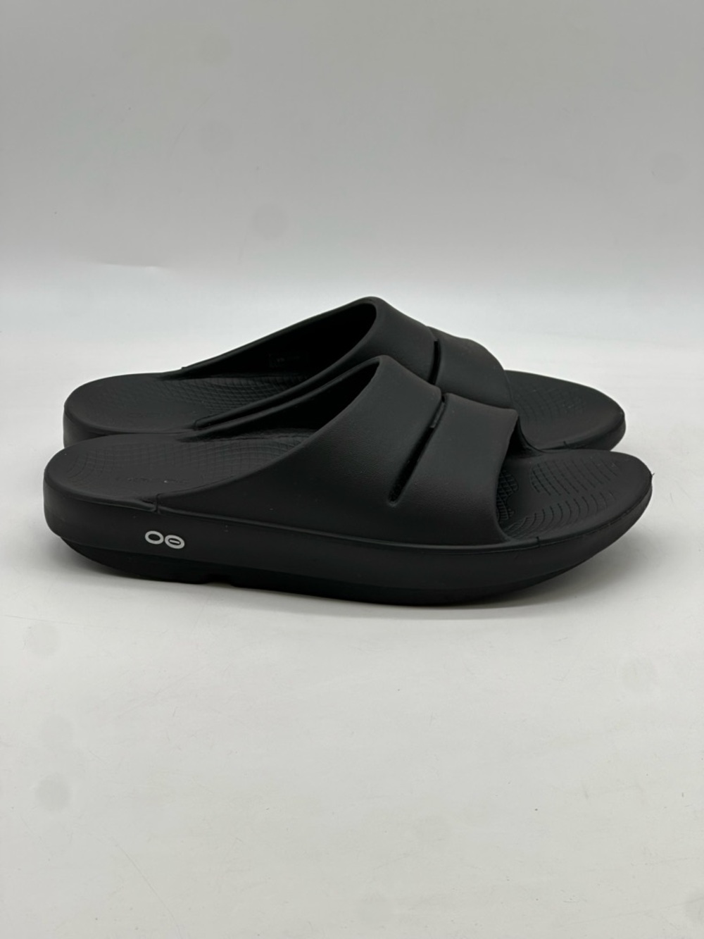 OOFOS Sandals. Size 10.